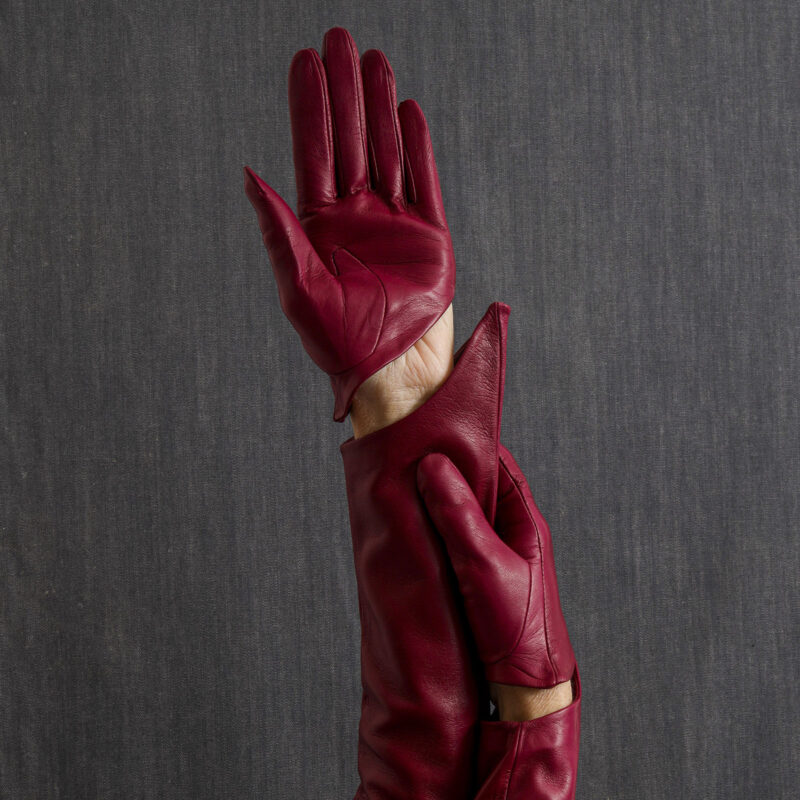 ELENA SAVÓ GLOVES MAGENTA TRANSFORMER